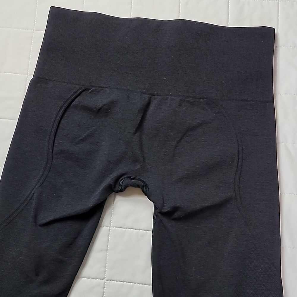 Lululemon Cropped Capri Leggings Size 4 Gray High Rise Stretch Yoga Athletic - Picture 4 of 8